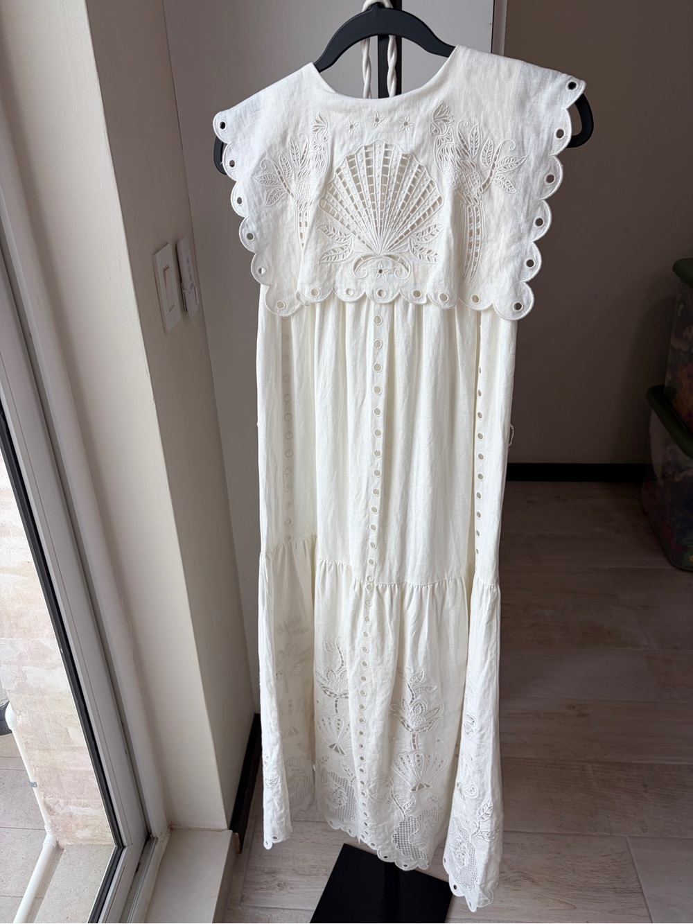 Farm Rio: OFF WHITE SLEEVELESS MAXI DRESS - Picture 9 of 10